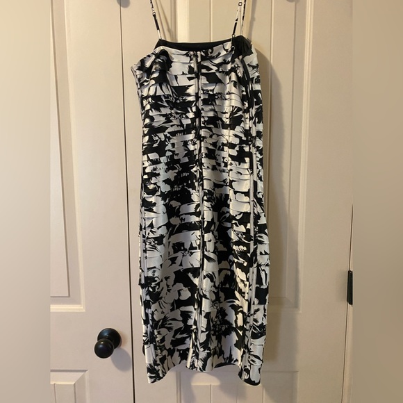WHBM white and black dress - Picture 4 of 4